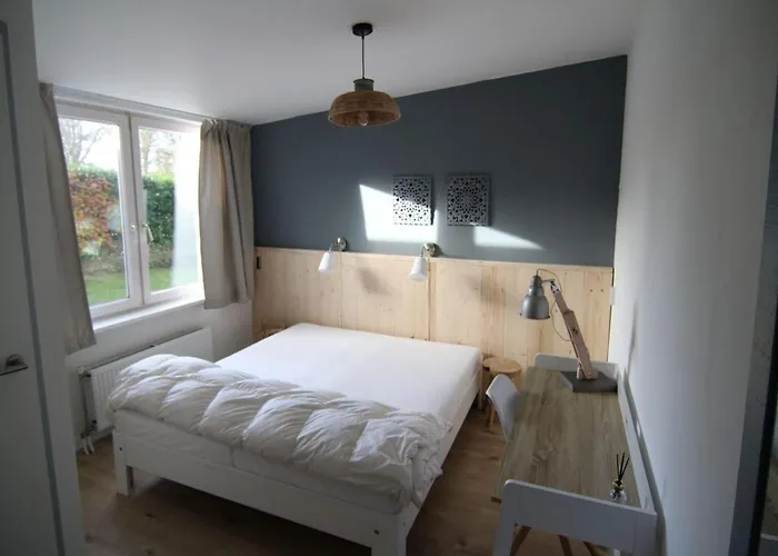 Semesterbostad Furnished Near Sint Maartensvlotbrug