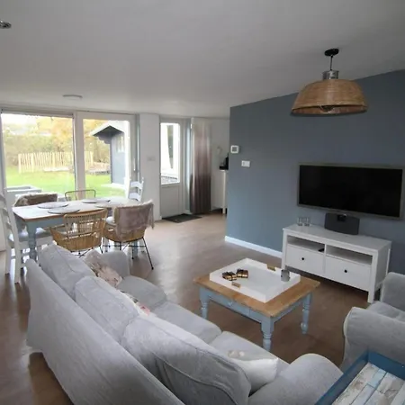 Furnished Near Сasa de vacaciones Sint Maartensvlotbrug